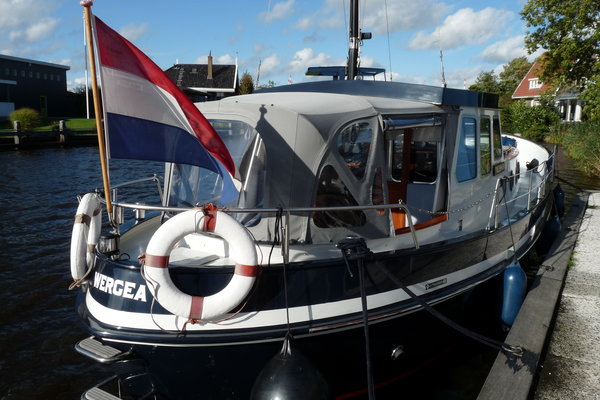 6 Jachtbemiddeling - Oostvaarder 1040 - Jachtwerf Oost - Yachtcharter - Victron.JPG 