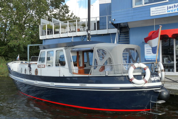 3 Jachtbemiddeling - Oostvaarder 1040 - Jachtwerf Oost - Yachtcharter - Victron.JPG 