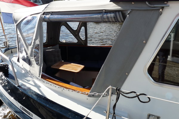 7 Jachtbemiddeling - Oostvaarder 1040 - Jachtwerf Oost - Yachtcharter - Victron.JPG 