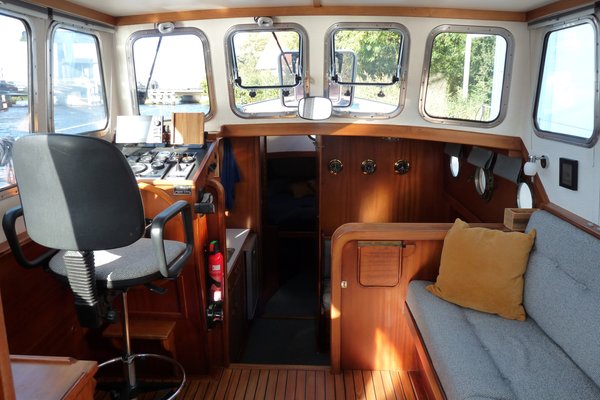 13 Jachtbemiddeling - Oostvaarder 1040 - Jachtwerf Oost - Yachtcharter - Victron.JPG 